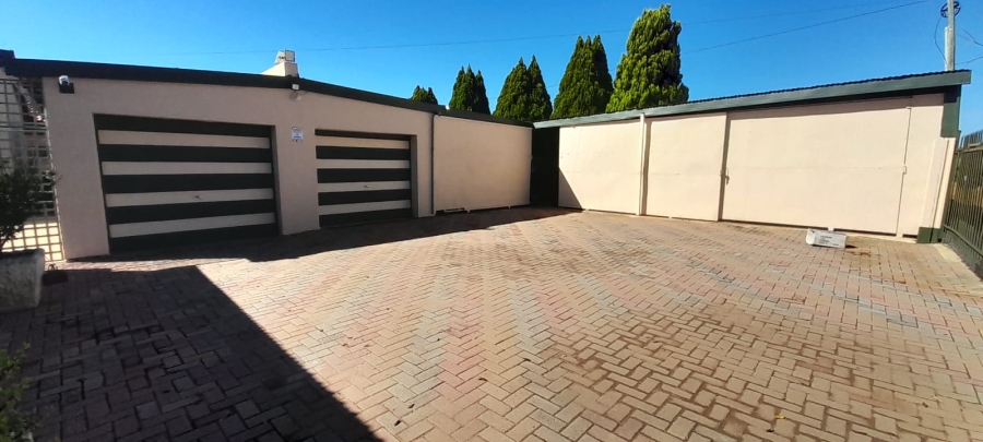 5 Bedroom Property for Sale in Meiringspark North West